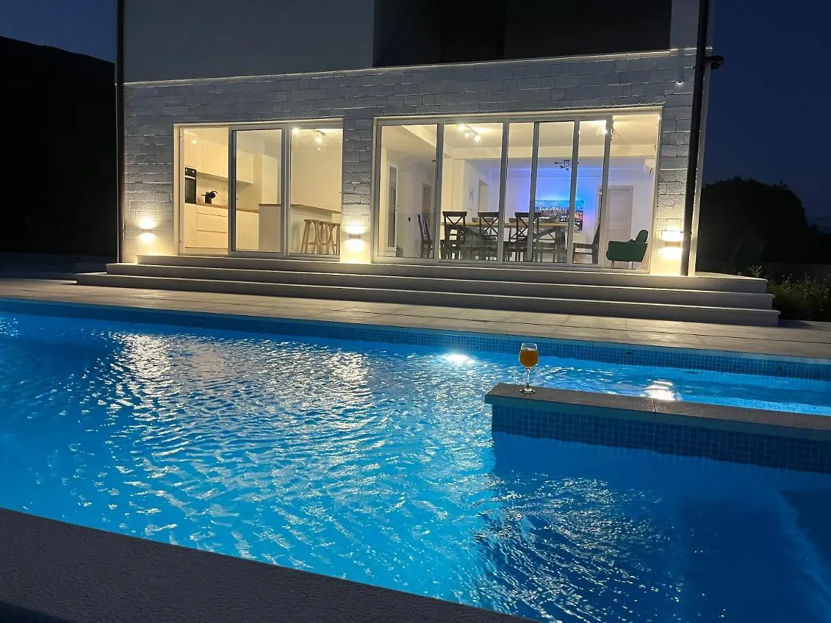 Bava Villa Kastela