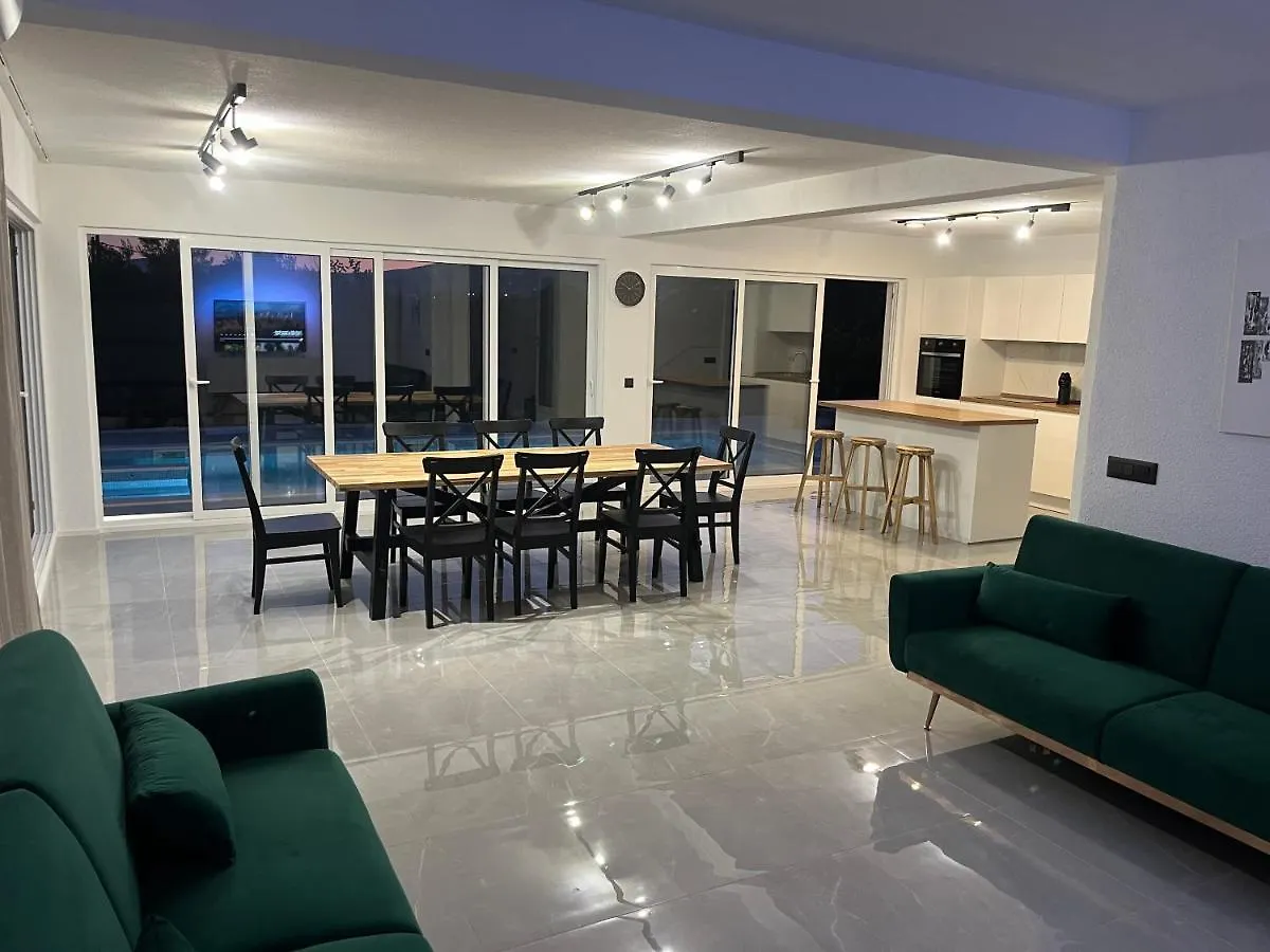 Bava Villa Kastela